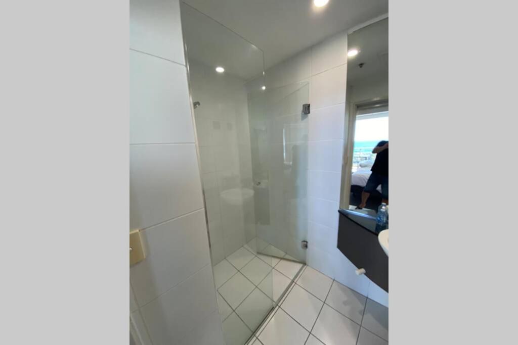 Ocean Bliss - Top Floor Beachfront Studio With Amazing Views ! 마르쿨라 외부 사진