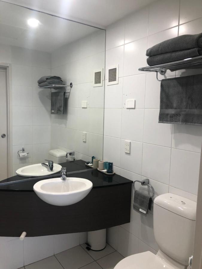 Ocean Bliss - Top Floor Beachfront Studio With Amazing Views ! 마르쿨라 외부 사진